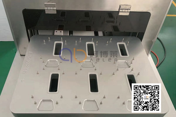 雙工位左右滑臺(tái)式熱合機(jī)來了，生產(chǎn)效率顯著提升